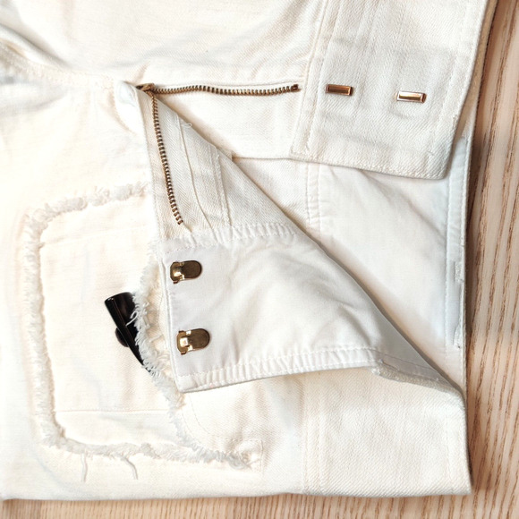 Derek Lam 10 Crosby Womens Horn-Toggle Shorts Size 6 White High Rise Frayed 3" - Picture 11 of 16